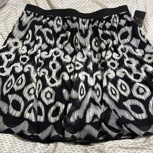 Women’s Black and White Skirt